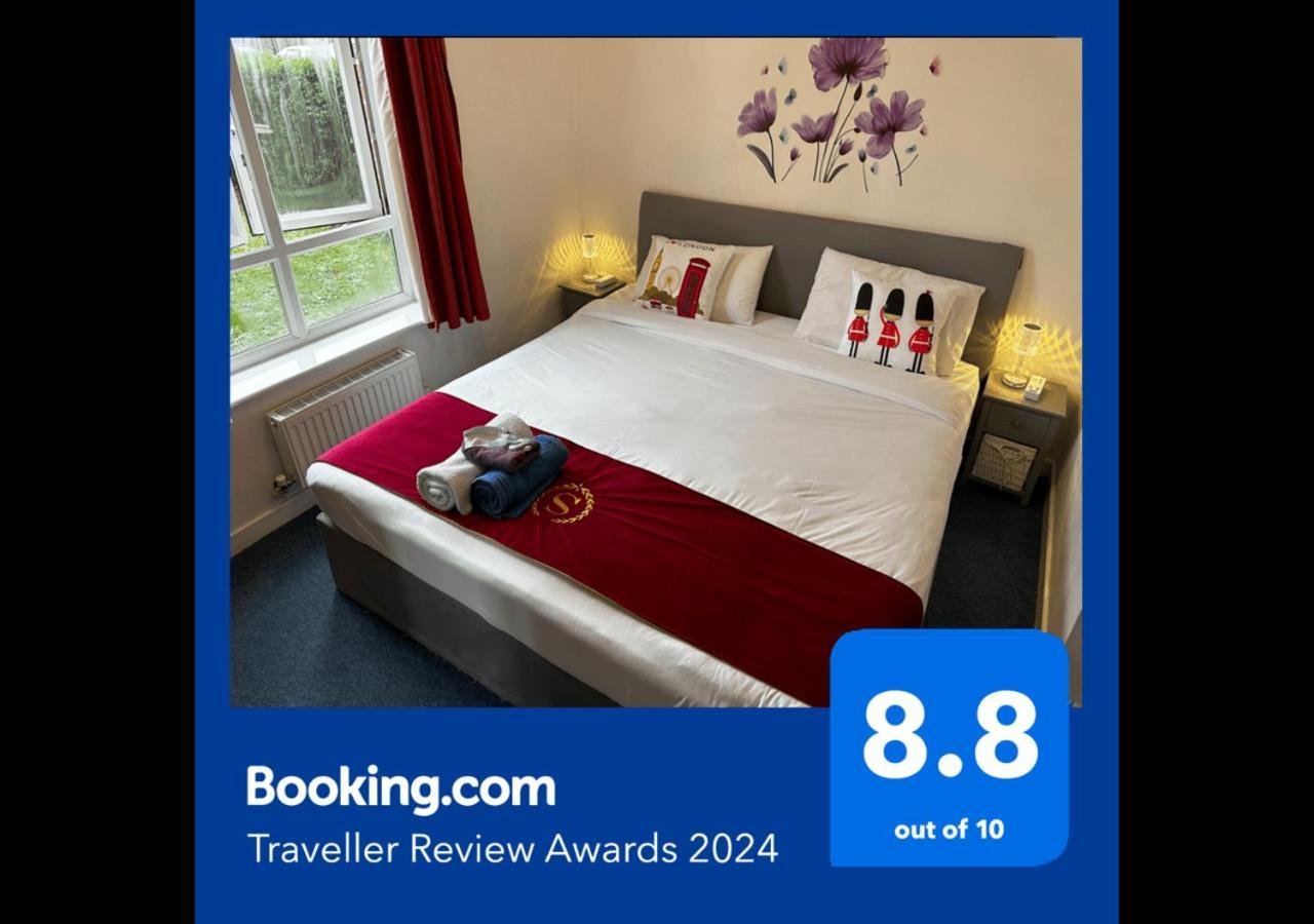 London 2 Bed 2 Bath Apartment Holiday Home - Free Parking - 3Min Walk To The Train Station - 19Min To London Liverpool Street 5Min To Victoria Line 1Gb Broadband Super Fast Internet Ground Floor 100S Of Shops Restaurants Bakeries 24-Hour Asda Superst Extérieur photo