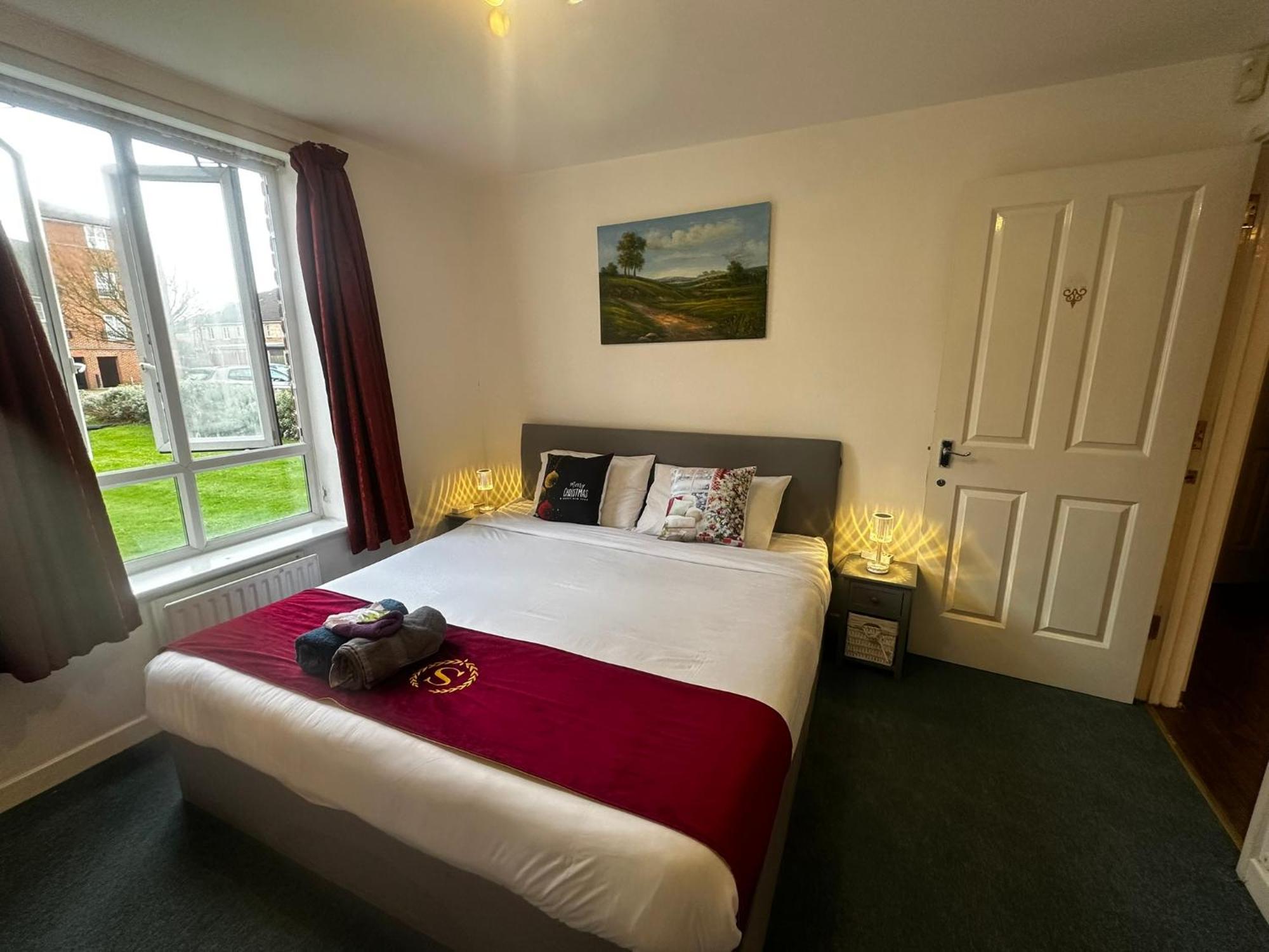 London 2 Bed 2 Bath Apartment Holiday Home - Free Parking - 3Min Walk To The Train Station - 19Min To London Liverpool Street 5Min To Victoria Line 1Gb Broadband Super Fast Internet Ground Floor 100S Of Shops Restaurants Bakeries 24-Hour Asda Superst Extérieur photo