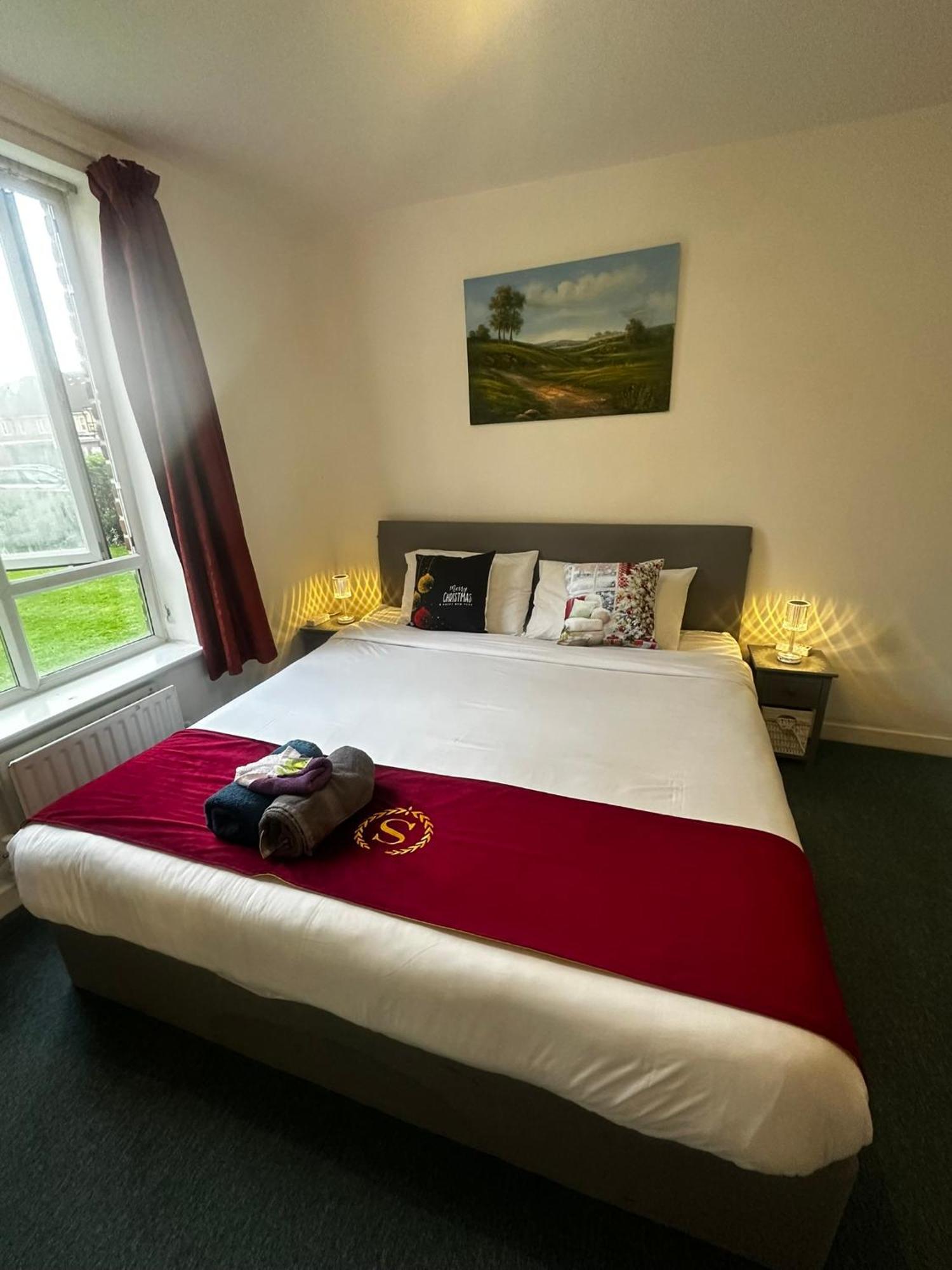 London 2 Bed 2 Bath Apartment Holiday Home - Free Parking - 3Min Walk To The Train Station - 19Min To London Liverpool Street 5Min To Victoria Line 1Gb Broadband Super Fast Internet Ground Floor 100S Of Shops Restaurants Bakeries 24-Hour Asda Superst Extérieur photo