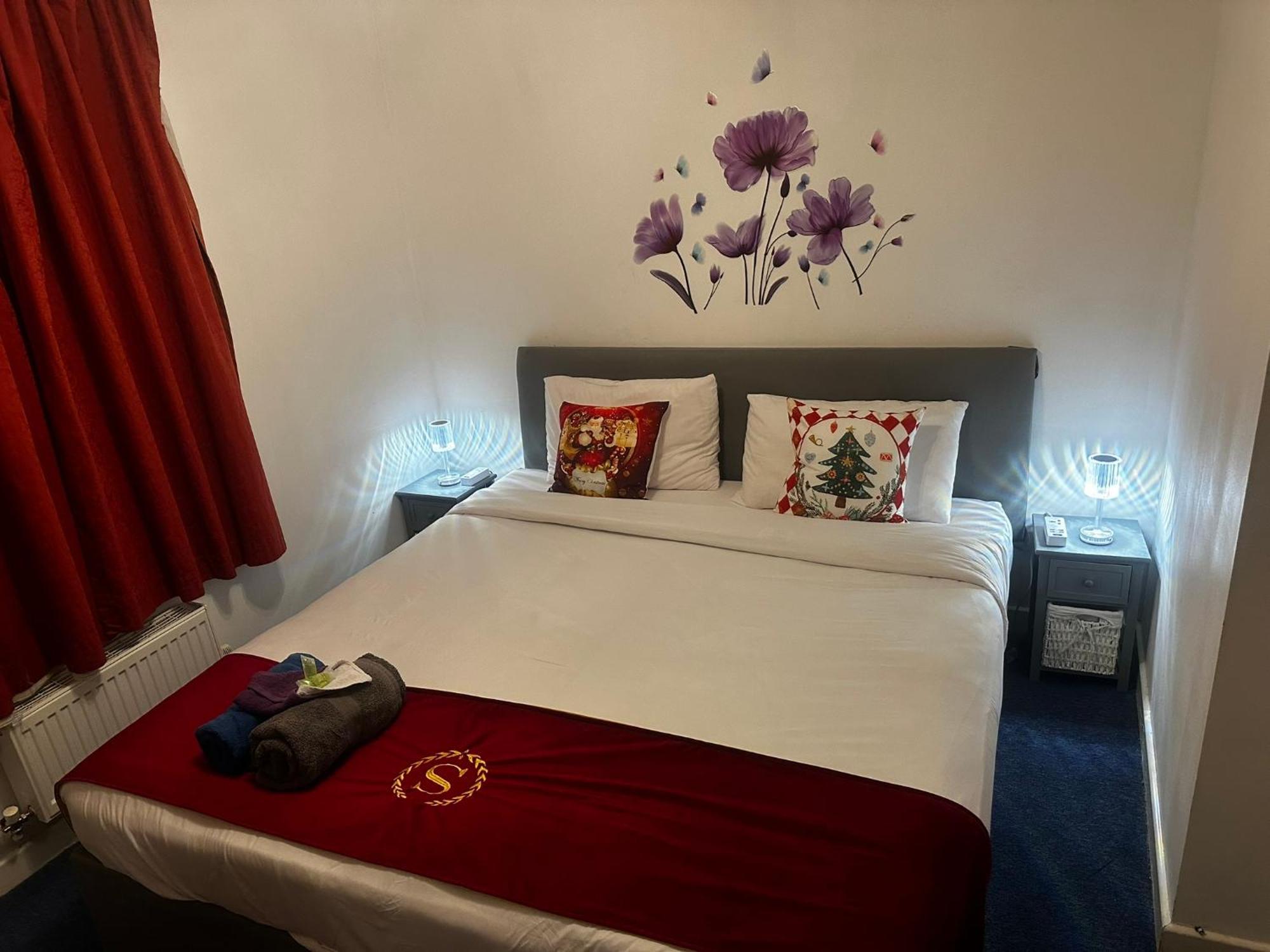 London 2 Bed 2 Bath Apartment Holiday Home - Free Parking - 3Min Walk To The Train Station - 19Min To London Liverpool Street 5Min To Victoria Line 1Gb Broadband Super Fast Internet Ground Floor 100S Of Shops Restaurants Bakeries 24-Hour Asda Superst Extérieur photo