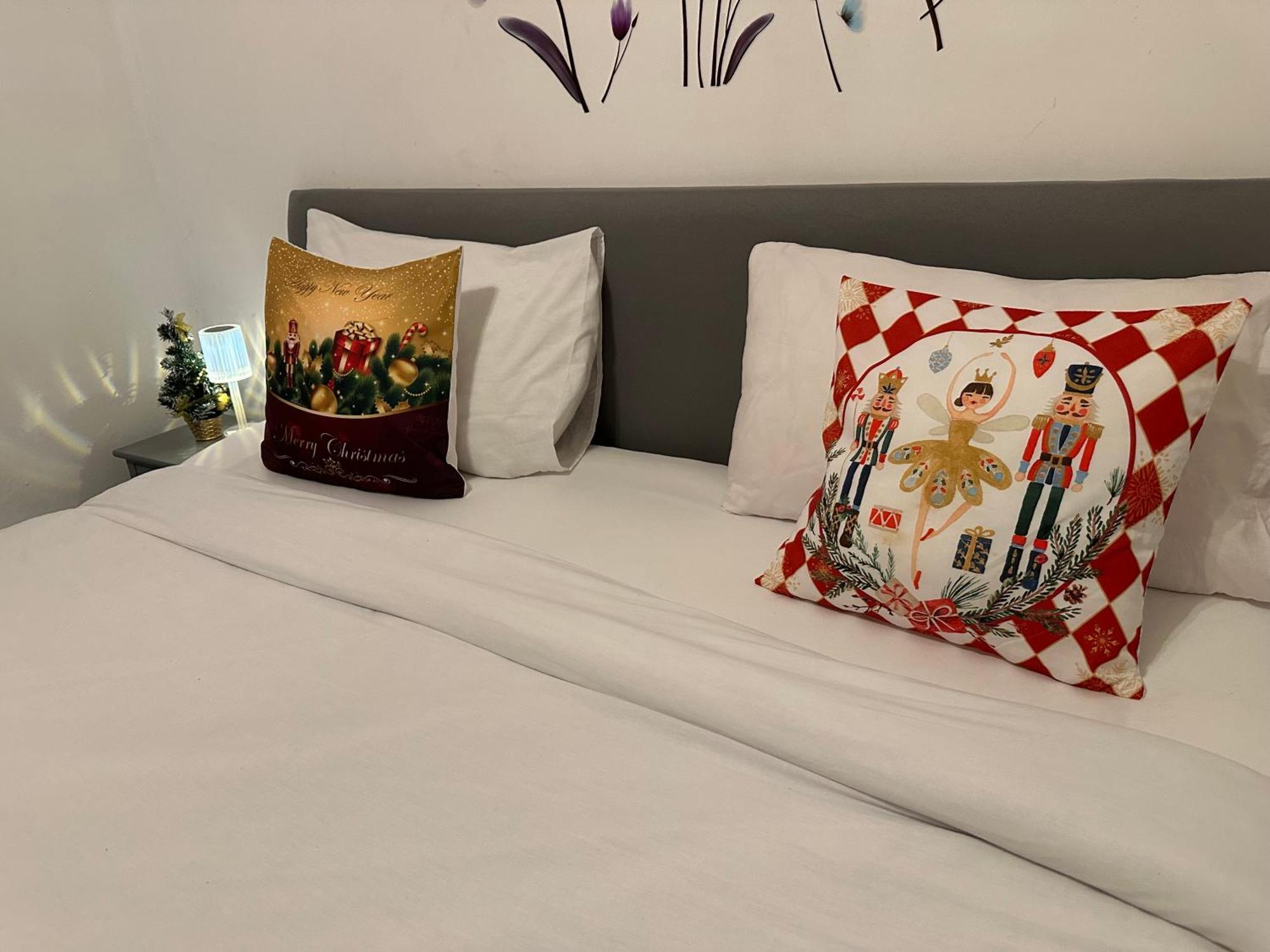 London 2 Bed 2 Bath Apartment Holiday Home - Free Parking - 3Min Walk To The Train Station - 19Min To London Liverpool Street 5Min To Victoria Line 1Gb Broadband Super Fast Internet Ground Floor 100S Of Shops Restaurants Bakeries 24-Hour Asda Superst Extérieur photo