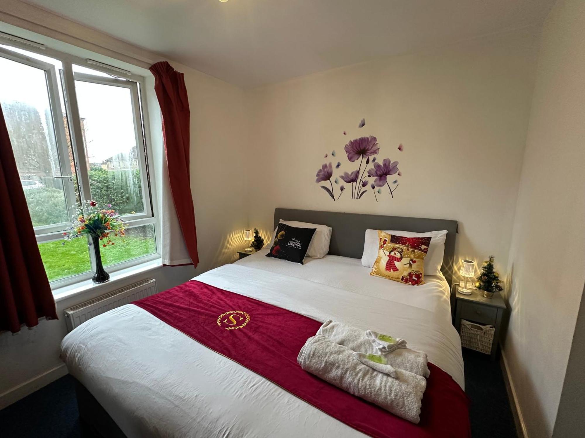 London 2 Bed 2 Bath Apartment Holiday Home - Free Parking - 3Min Walk To The Train Station - 19Min To London Liverpool Street 5Min To Victoria Line 1Gb Broadband Super Fast Internet Ground Floor 100S Of Shops Restaurants Bakeries 24-Hour Asda Superst Extérieur photo