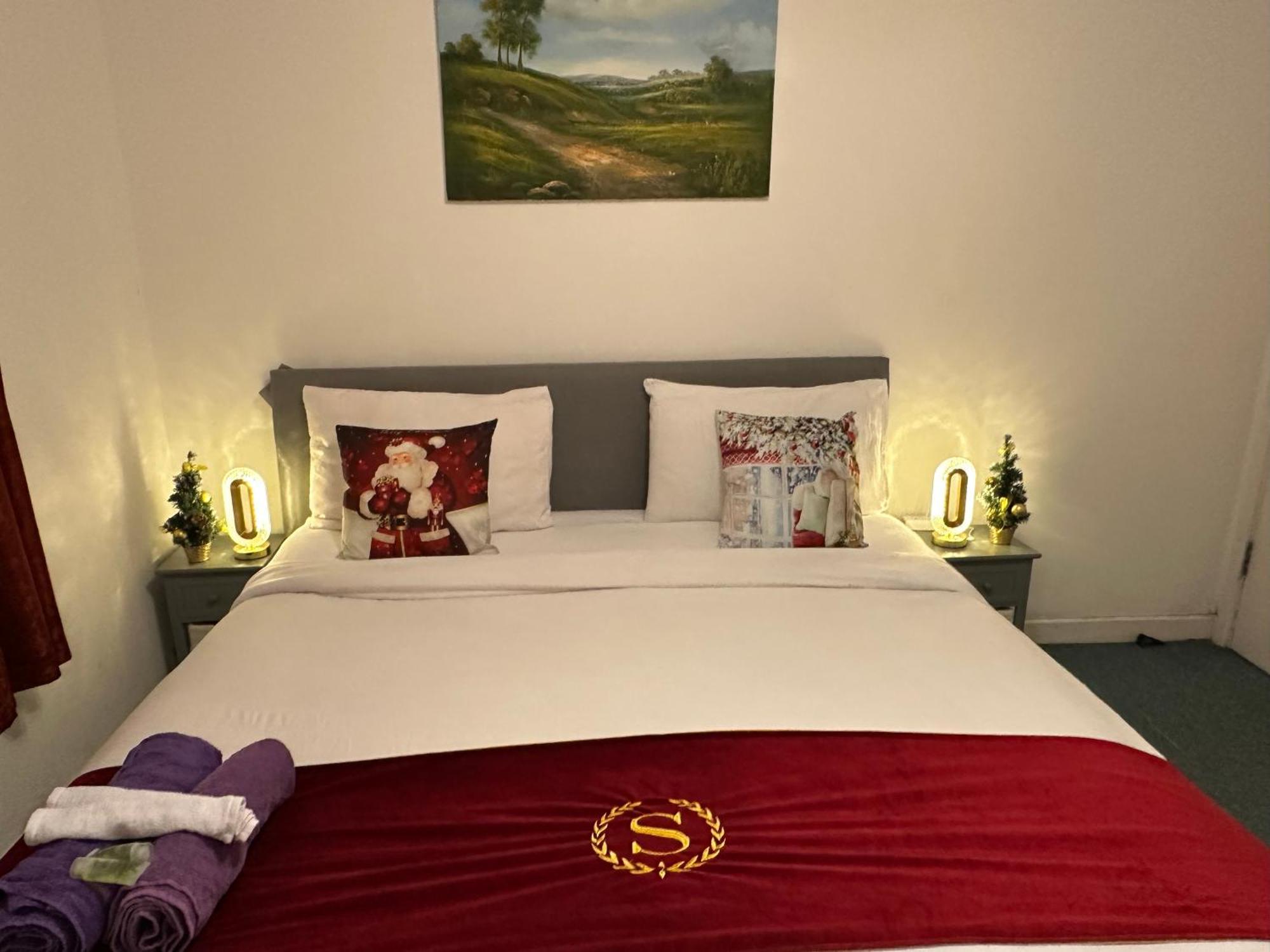 London 2 Bed 2 Bath Apartment Holiday Home - Free Parking - 3Min Walk To The Train Station - 19Min To London Liverpool Street 5Min To Victoria Line 1Gb Broadband Super Fast Internet Ground Floor 100S Of Shops Restaurants Bakeries 24-Hour Asda Superst Extérieur photo